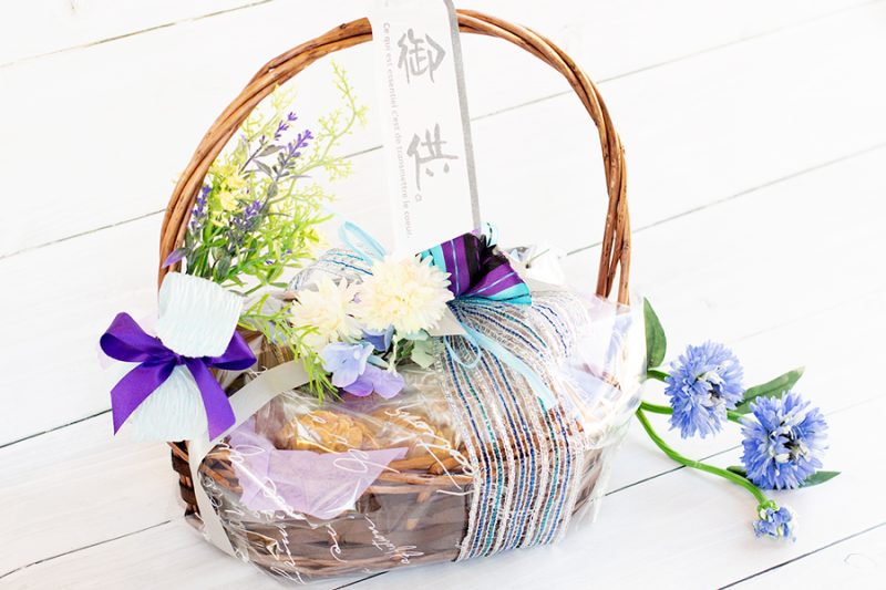 焼き菓子の籠盛りのイメージ写真